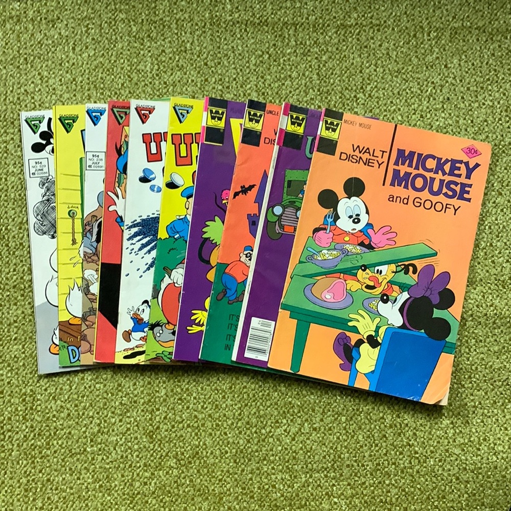(10) WALT DISNEY comic books
